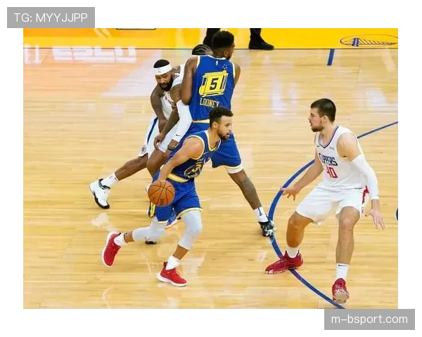 民间篮球赛事报告显示，“挡拆后分球外线”已成为业余赛场最常用战术